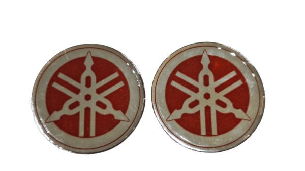 LOGO RESINADO REDONDO GRANDE YAMAHA ROJO