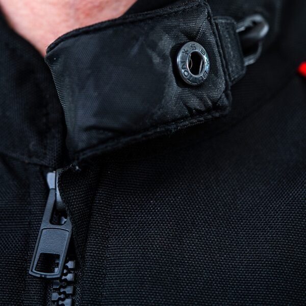 CAMPERA STAV CORE SPORT CORDURA CORTA URBANA NEGRA Y ROJO