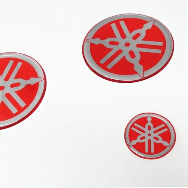 LOGO RESINADO REDONDO GRANDE YAMAHA ROJO