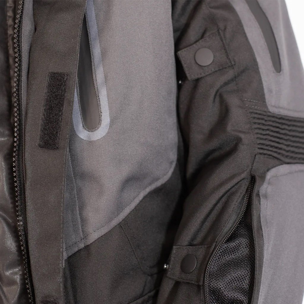 CAMPERA ADVENTURE 3 CAPAS LARGA NEGRO-GRIS